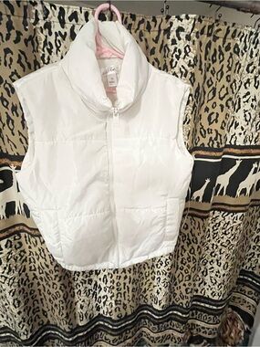White Puffer Vest - Sleeveless Zip Front